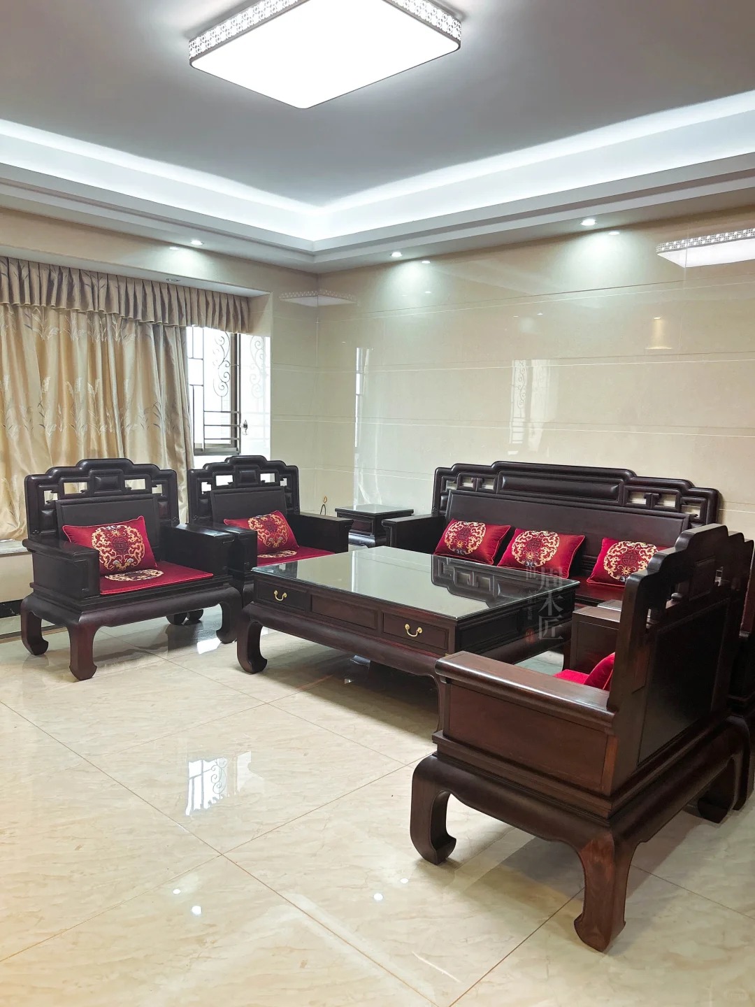 Cư dân mạng gọi tên 6 thiết kế nhà rườm rà, kém sang: 100% người vote đồng tình
- Ảnh 6. Cư dân mạng gọi tên 6 thiết kế nhà rườm rà, kém sang: 100% người vote đồng tình
- Ảnh 6.
