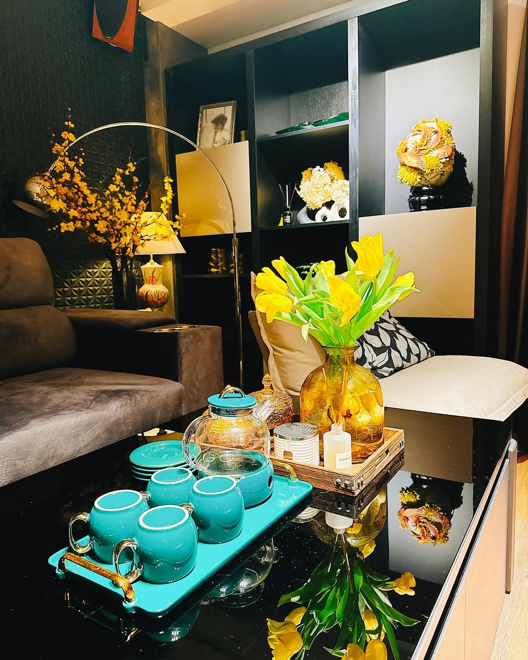 Cuộc đua hoa Tết của sao Việt: Phu nhân Cường Đô La trưng loại hoa ‘‘hút tiền'' trong căn hộ tiền tỷ, một nàng hậu chơi lớn sắm tới 10 thứ cây- Ảnh 12. Cuộc đua hoa Tết của sao Việt: Phu nhân Cường Đô La trưng loại hoa ‘‘hút tiền'' trong căn hộ tiền tỷ, một nàng hậu chơi lớn sắm tới 10 thứ cây- Ảnh 12.