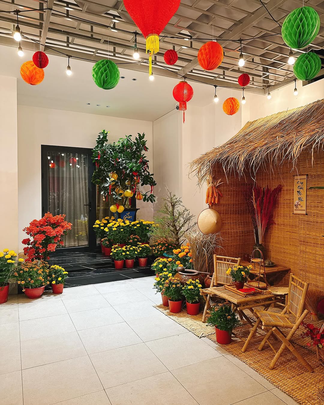 Cuộc đua hoa Tết của sao Việt: Phu nhân Cường Đô La trưng loại hoa ‘‘hút tiền'' trong căn hộ tiền tỷ, một nàng hậu chơi lớn sắm tới 10 thứ cây- Ảnh 9. Cuộc đua hoa Tết của sao Việt: Phu nhân Cường Đô La trưng loại hoa ‘‘hút tiền'' trong căn hộ tiền tỷ, một nàng hậu chơi lớn sắm tới 10 thứ cây- Ảnh 9.