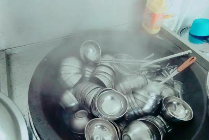 Nói thật: Rửa bát theo 4 cách này, không sớm thì muộn sẽ rước bệnh vào người- Ảnh 3. Nói thật: Rửa bát theo 4 cách này, không sớm thì muộn sẽ rước bệnh vào người- Ảnh 3.
