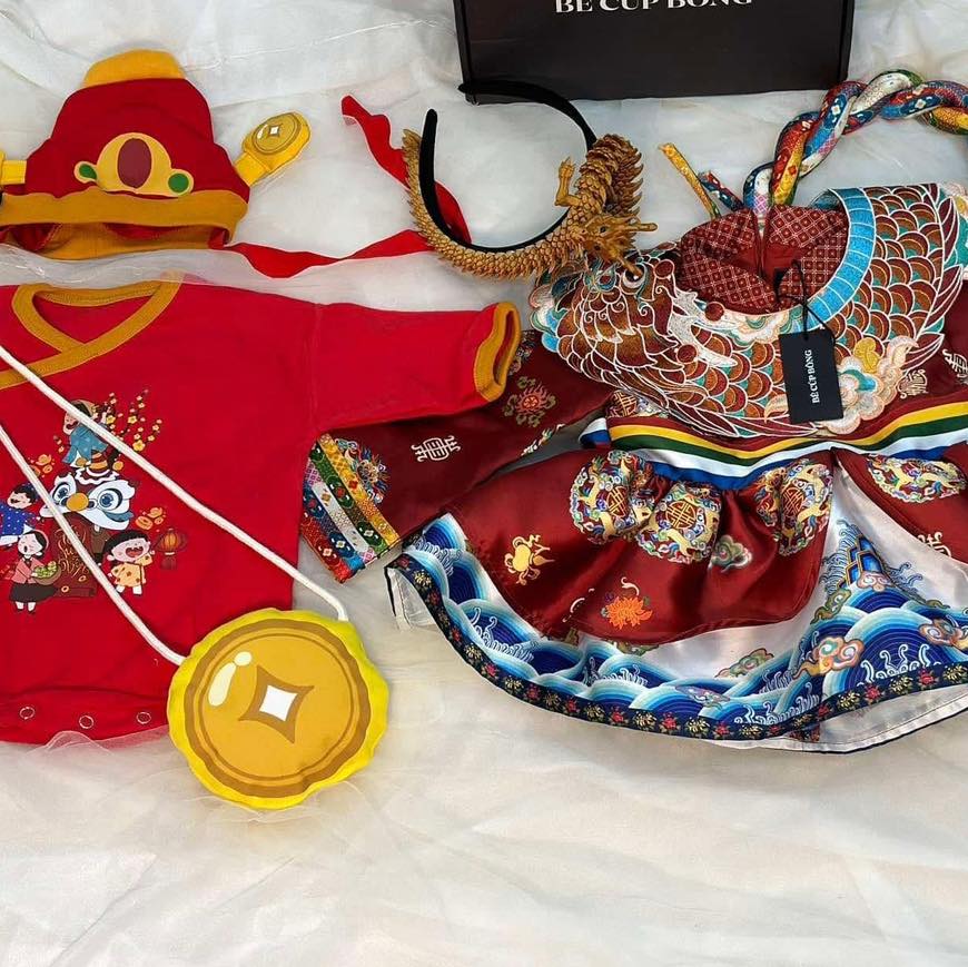 “Phú bà” săn hàng thanh lý, trả gấp 10 lần so với giá gốc để sở hữu bộ váy diện Tết cho con- Ảnh 10. “Phú bà” săn hàng thanh lý, trả gấp 10 lần so với giá gốc để sở hữu bộ váy diện Tết cho con- Ảnh 10.