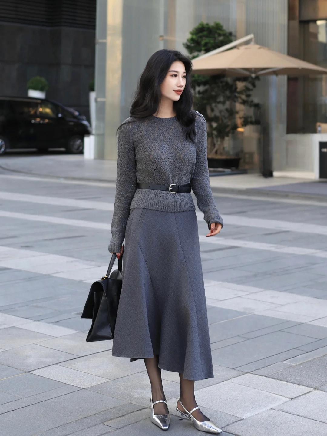 Phụ nữ trung niên đi đâu cũng được khen trẻ, đẹp nếu biết cách kết hợp váy và áo khoác- Ảnh 2. Phụ nữ trung niên đi đâu cũng được khen trẻ, đẹp nếu biết cách kết hợp váy và áo khoác- Ảnh 2.