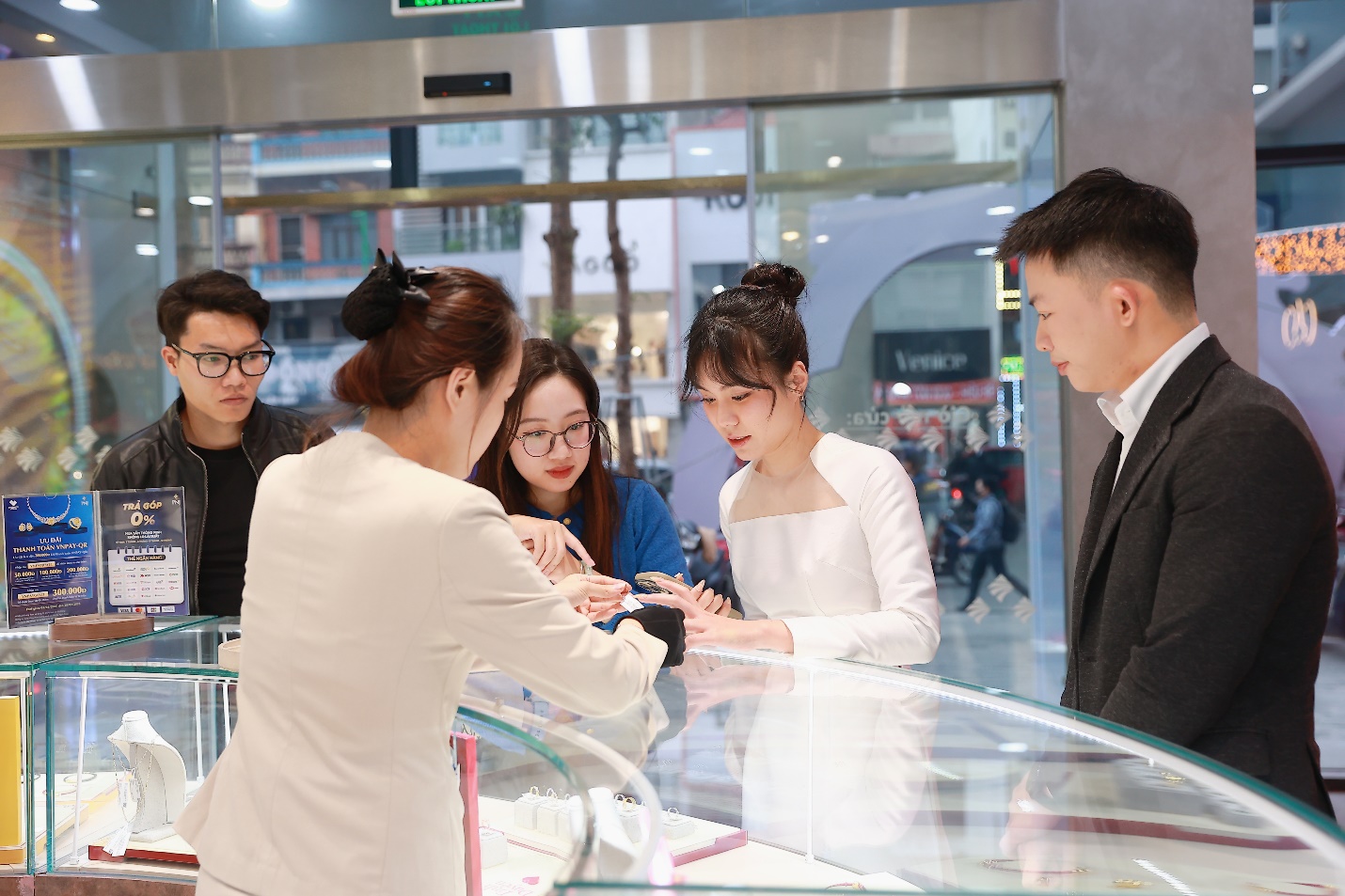Rực rỡ sắc xuân, rạng ngời phong cách tại sự kiện Điểm Xuân PNJ NEXT- Ảnh 4. Rực rỡ sắc xuân, rạng ngời phong cách tại sự kiện Điểm Xuân PNJ NEXT- Ảnh 4.