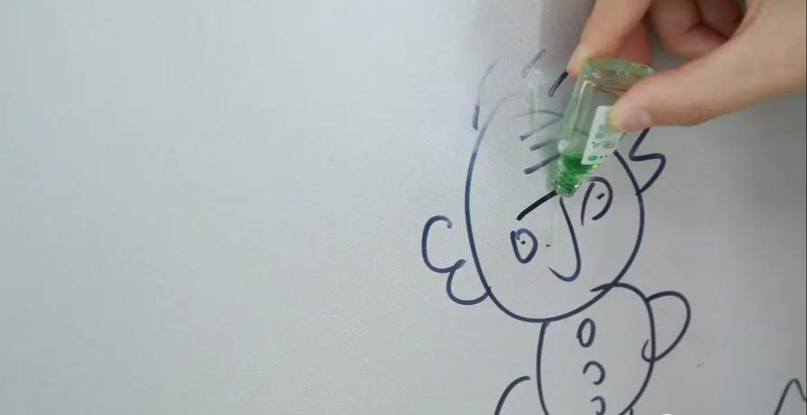 Tôi phát hiện ra 10 "bí mật" của dầu gió, xin khẳng định: Đây là "bảo bối"!- Ảnh 5. Tôi phát hiện ra 10 "bí mật" của dầu gió, xin khẳng định: Đây là "bảo bối"!- Ảnh 5.