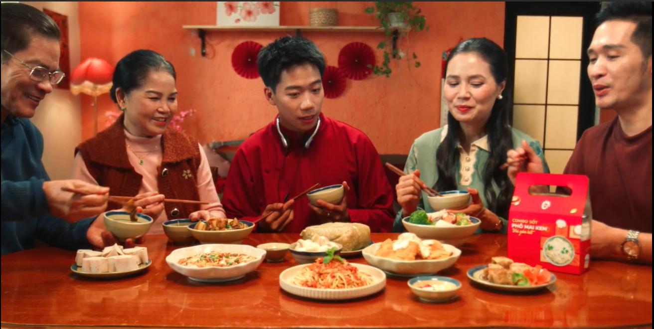 TVC mới của O'Food khiến giới trẻ “gật gù” khi nói trúng nỗi lòng trước mâm cơm ngày Tết- Ảnh 4. TVC mới của O'Food khiến giới trẻ “gật gù” khi nói trúng nỗi lòng trước mâm cơm ngày Tết- Ảnh 4.