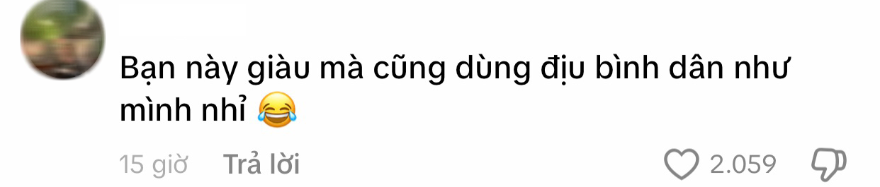 Vợ Quang Hải chăm con trai ngay tại SVĐ, 1 thứ trên người Chu Thanh Huyền lọt vào camera khiến dân tình ngạc nhiên- Ảnh 4. Vợ Quang Hải chăm con trai ngay tại SVĐ, 1 thứ trên người Chu Thanh Huyền lọt vào camera khiến dân tình ngạc nhiên- Ảnh 4.