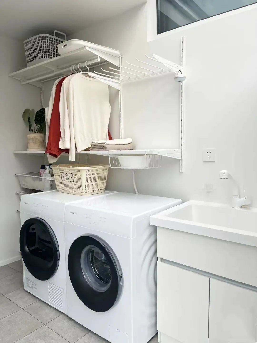 Căn hộ tối giản của cô gái sở hữu hơn 200 chiếc nồi và đảo bếp dài đến 2,2m- Ảnh 14. Căn hộ tối giản của cô gái sở hữu hơn 200 chiếc nồi và đảo bếp dài đến 2,2m- Ảnh 14.