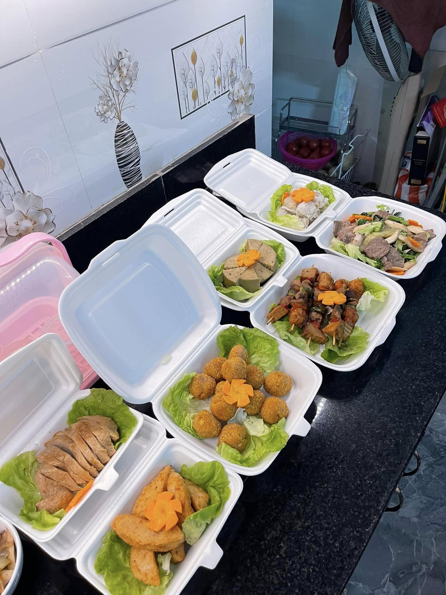 Cúng Rằm tháng Giêng: Dịch vụ đặt cỗ online giá cả bình ổn nhưng vẫn Cúng Rằm tháng Giêng: Dịch vụ đặt cỗ online giá cả bình ổn nhưng vẫn