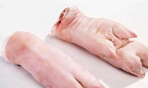 Đi ra chợ mua chân giò heo, tôi Đi ra chợ mua chân giò heo, tôi
