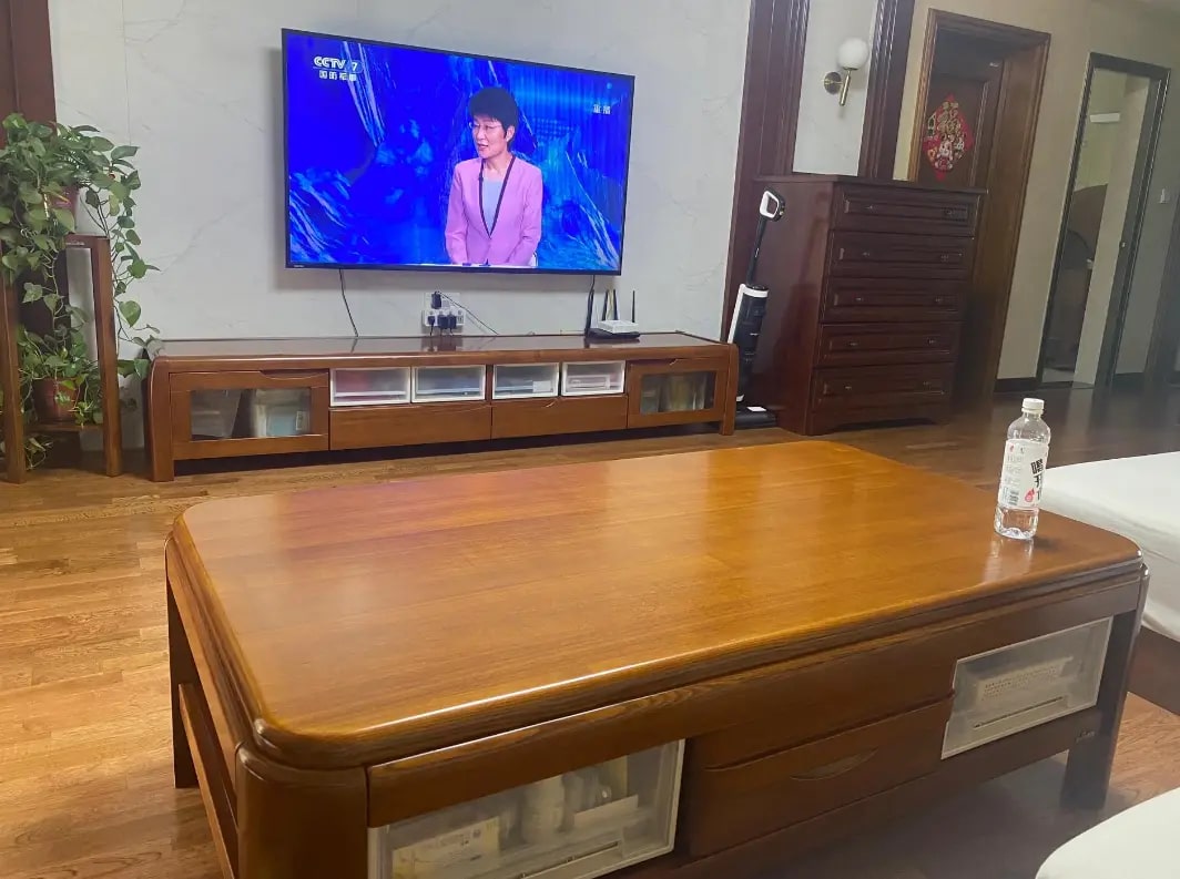 Trong khi tôi đau đầu về việc nhà thì mẹ Trong khi tôi đau đầu về việc nhà thì mẹ