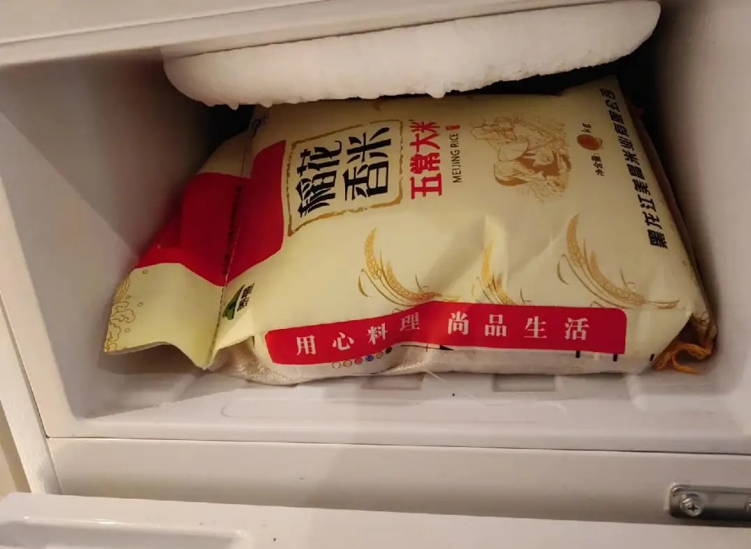 Trong khi tôi đau đầu về việc nhà thì mẹ Trong khi tôi đau đầu về việc nhà thì mẹ
