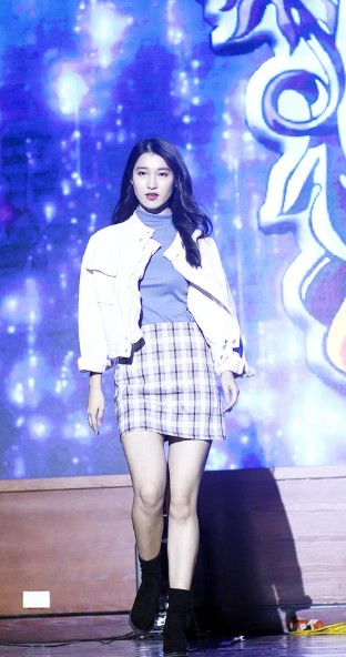 Bất ngờ trước loạt ảnh thời sinh viên của 'cô dâu hào môn' hot nhất nhà Sen Vàng - Á hậu Phương Nhi 1 Bất ngờ trước loạt ảnh thời sinh viên của 'cô dâu hào môn' hot nhất nhà Sen Vàng - Á hậu Phương Nhi bat ngo truoc loat anh thoi sinh vien cua co dau hao mon hot nhat nha sen vang a hau phuong nhi