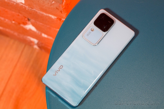 Cầm 13 triệu rinh ngay ‘bậc thầy nhiếp ảnh’ vivo V30, ngoại hình cực đẹp, giá rẻ qua mặt Galaxy S24, iPhone 15 1 Cầm 13 triệu rinh ngay ‘bậc thầy nhiếp ảnh’ vivo V30, ngoại hình cực đẹp, giá rẻ qua mặt Galaxy S24, iPhone 15 cam 13 trieu rinh ngay bac thay nhiep anh vivo v30 ngoai hinh cuc dep gia re qua mat galaxy s24 iphone 15