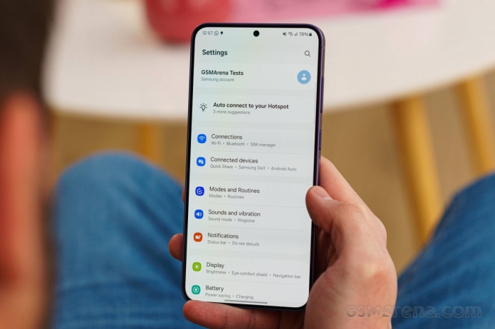 Galaxy S24 Plus fullbox giảm khủng chục triệu, smartphone xịn màn to giá rẻ ‘chặt đẹp’ iPhone 15 Plus galaxy s24 plus fullbox giam khung chuc trieu smartphone xin man to gia re chat dep iphone 15 plus 6