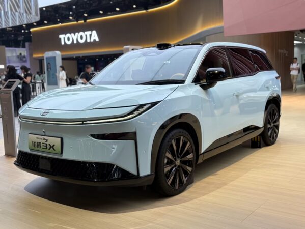 Muốn biết ngành xe hơi Mỹ - Trung khác nhau thế nào, hãy nhìn vào chiếc SUV điện 15.000 USD của Toyota muon biet nganh xe hoi my trung khac nhau the nao hay nhin vao chiec suv dien 15 000 usd cua toyota